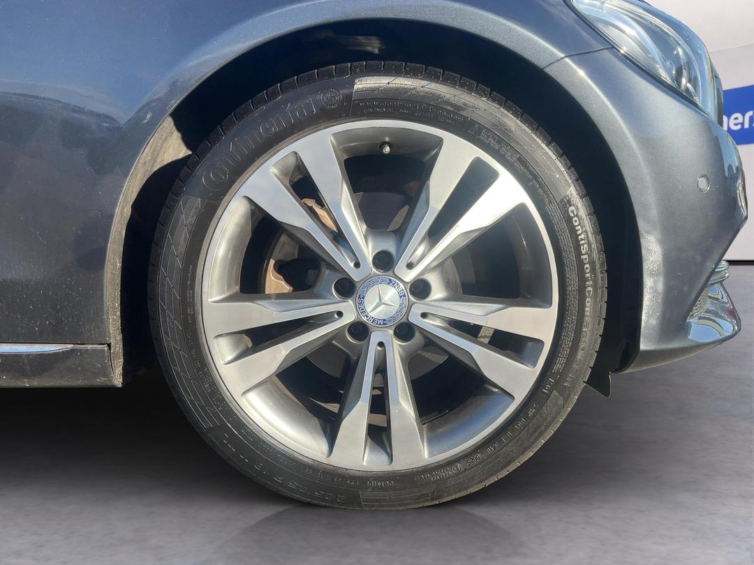 Photo '9' of Mercedes-Benz C-Class