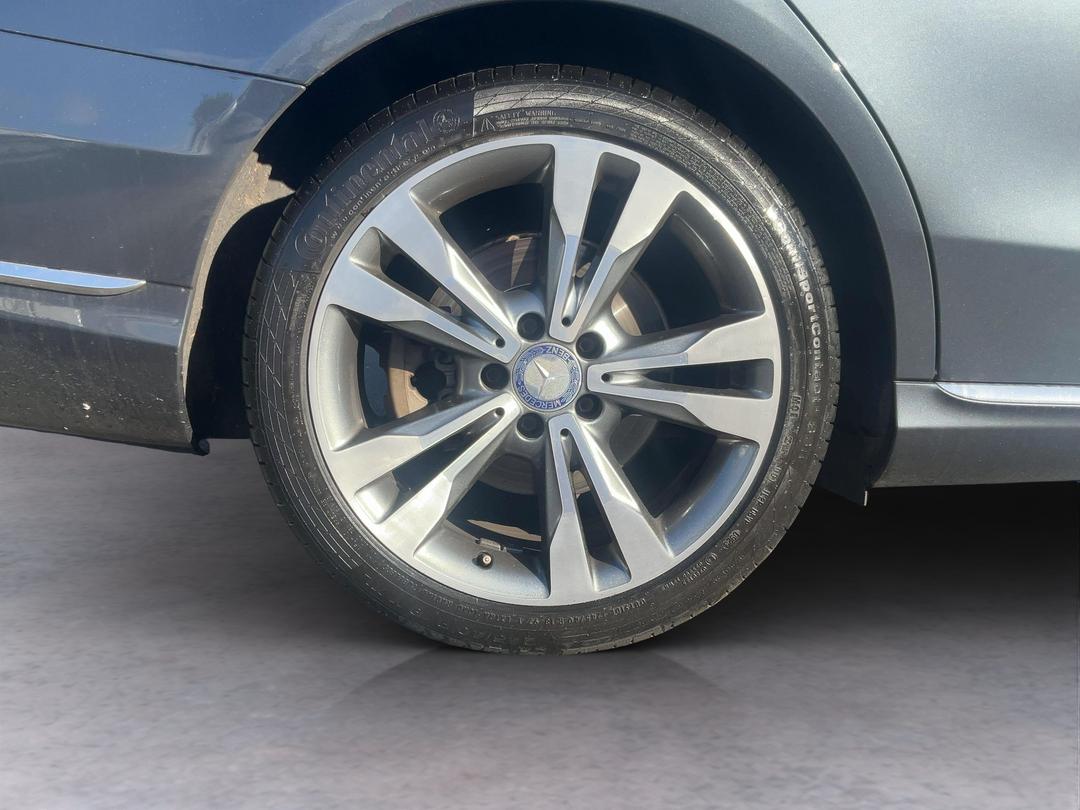 Photo '12' of Mercedes-Benz C-Class