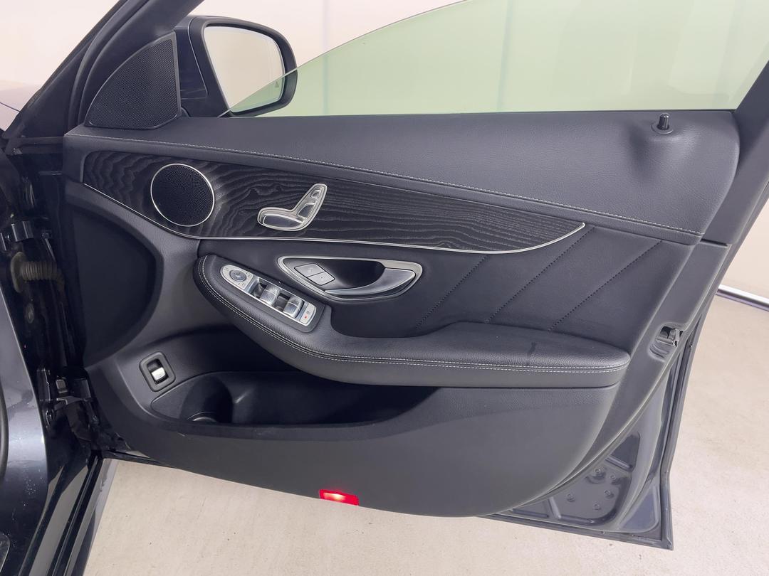 Photo '15' of Mercedes-Benz C-Class