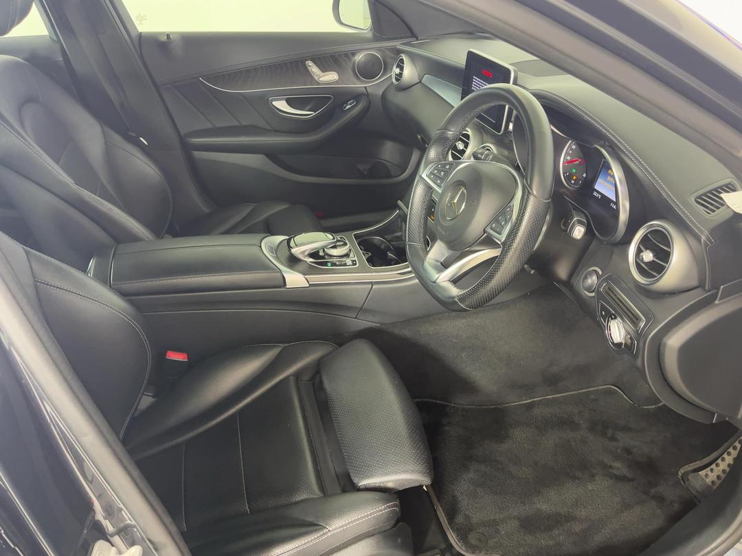 Photo '16' of Mercedes-Benz C-Class