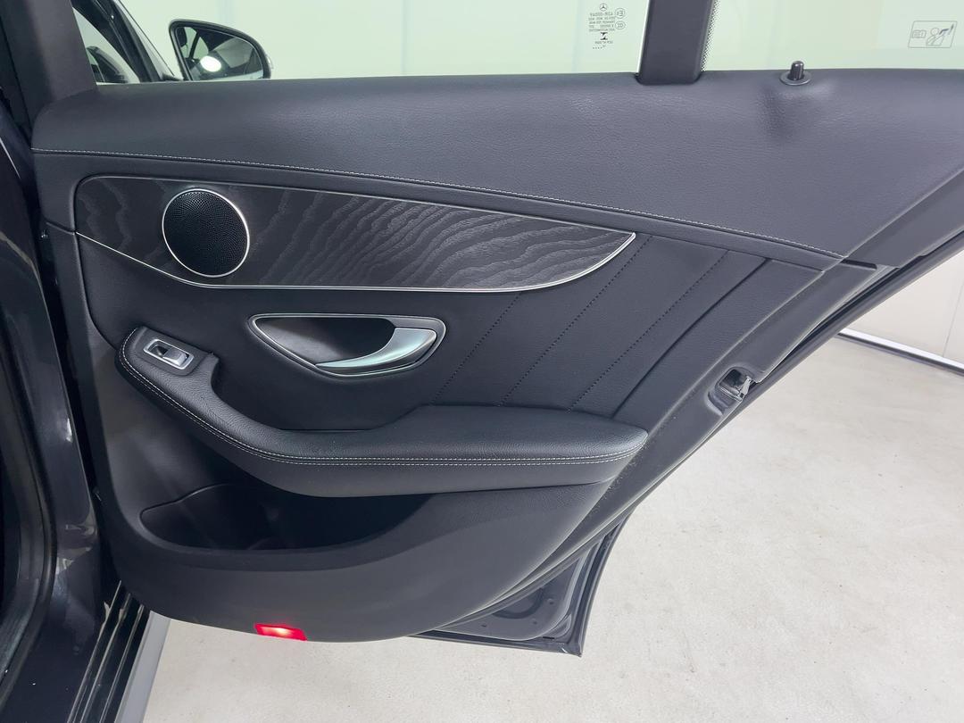 Photo '19' of Mercedes-Benz C-Class