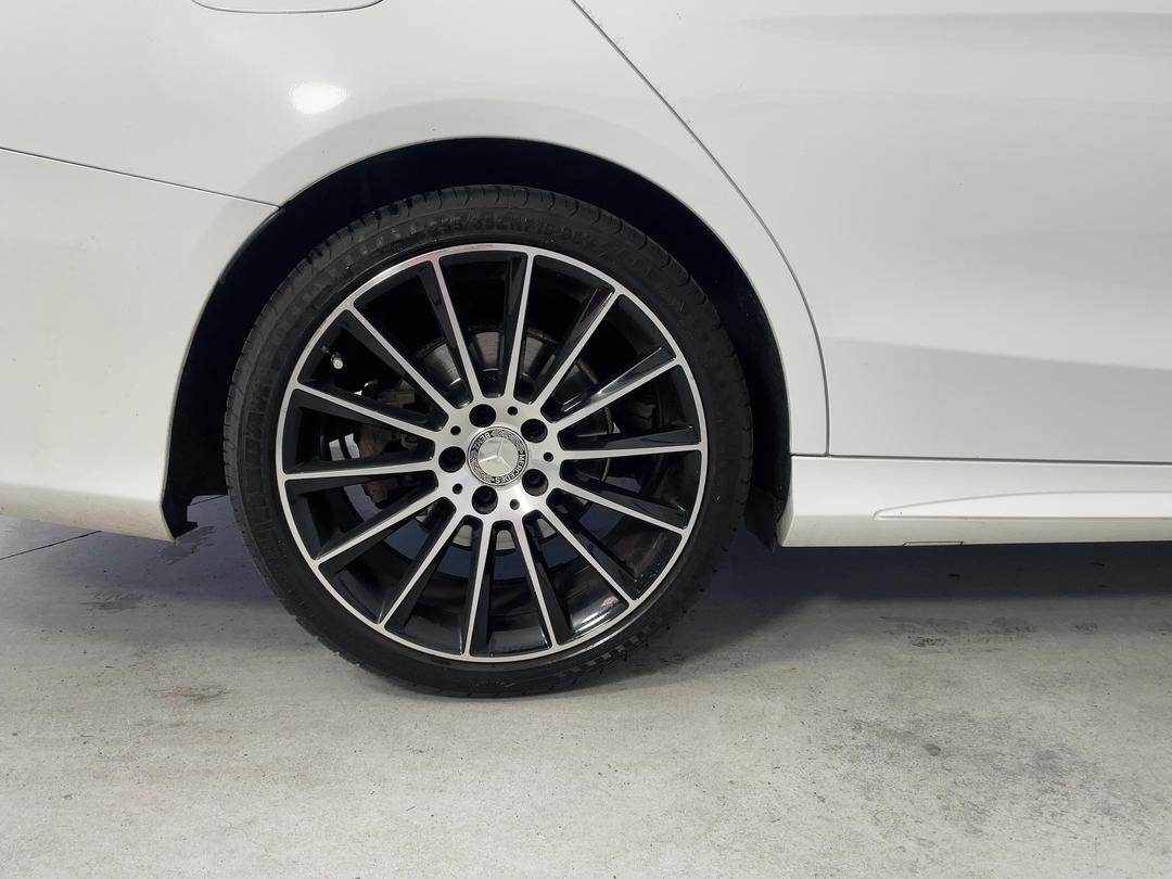 Photo '12' of Mercedes-Benz C-Class