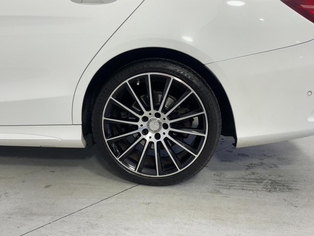 Photo '11' of Mercedes-Benz C-Class