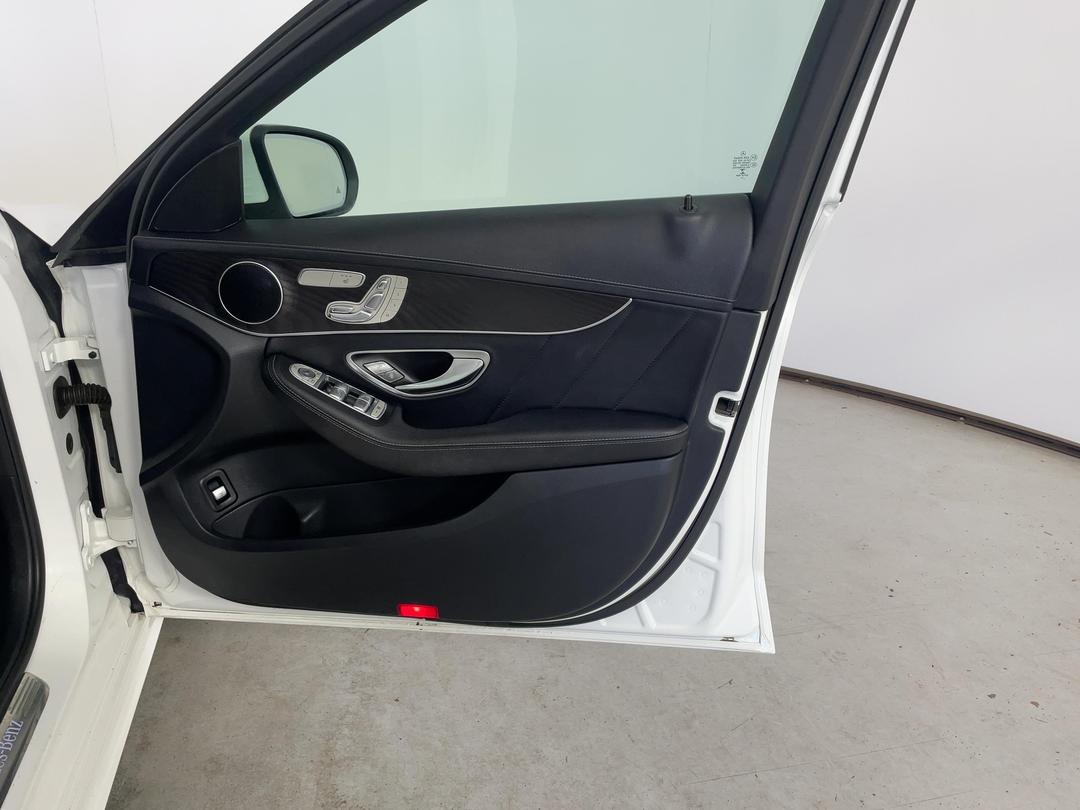 Photo '15' of Mercedes-Benz C-Class