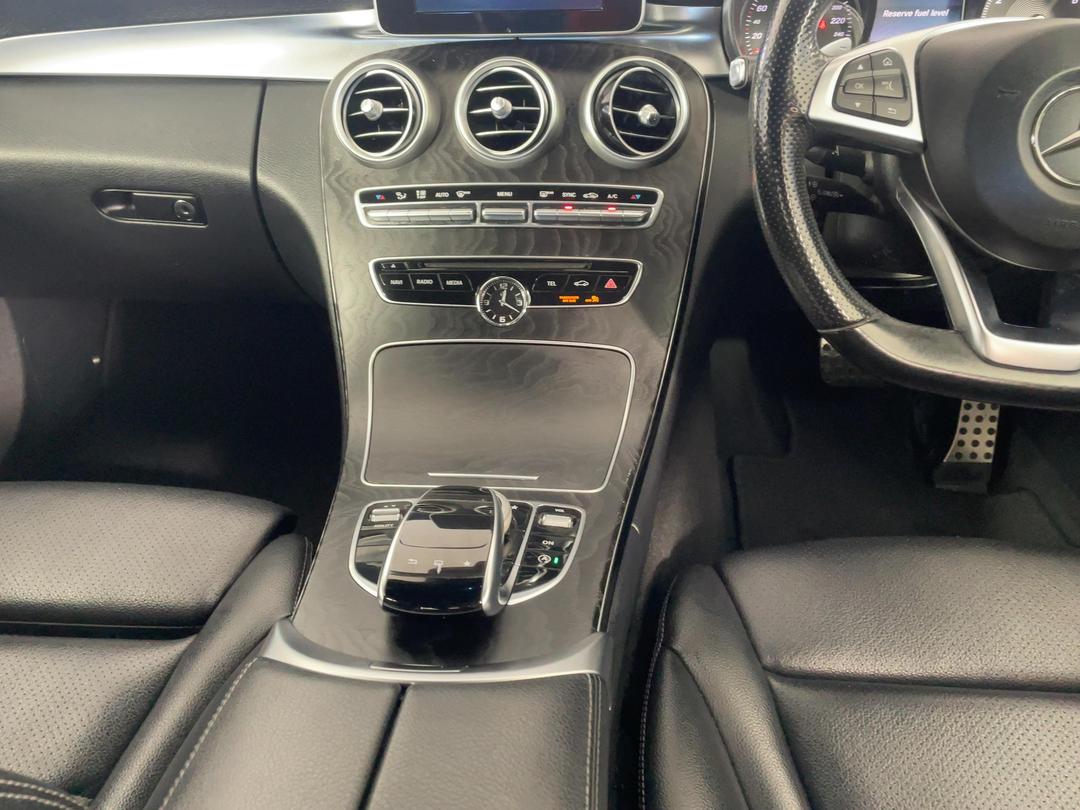 Photo '18' of Mercedes-Benz C-Class