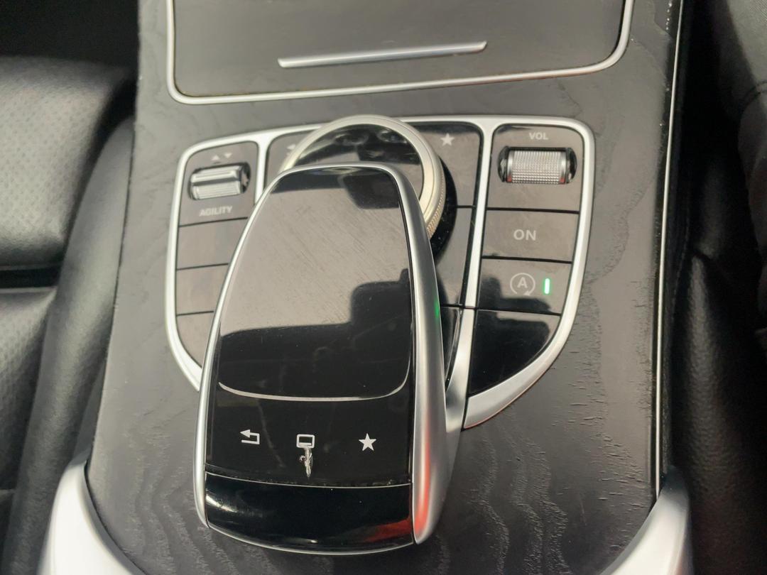 Photo '24' of Mercedes-Benz C-Class
