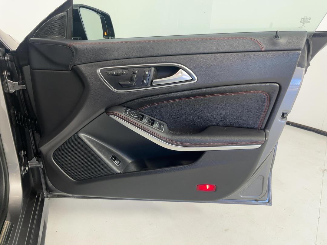 Photo '15' of Mercedes-Benz CLA