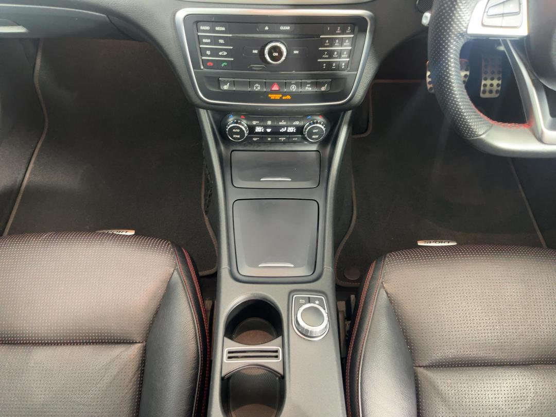 Photo '18' of Mercedes-Benz CLA