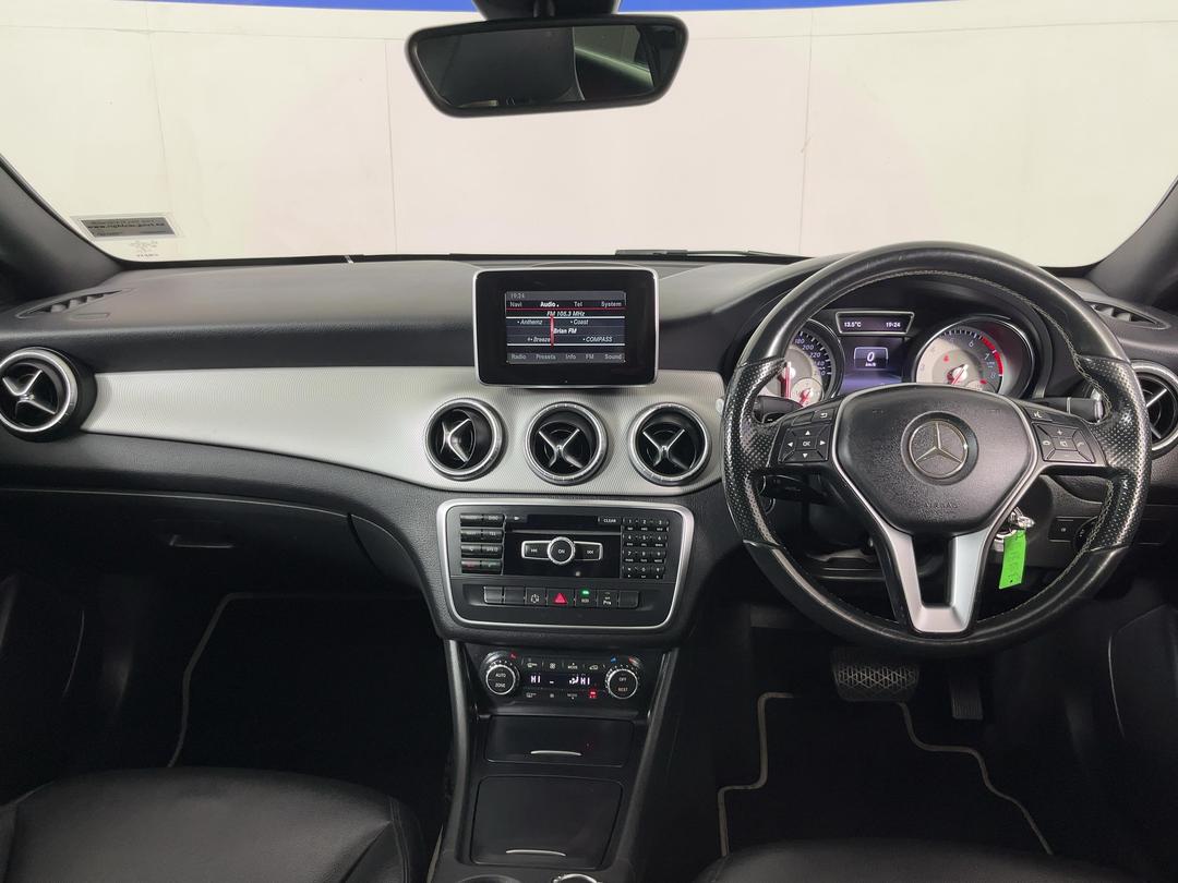 Photo '17' of Mercedes-Benz CLA