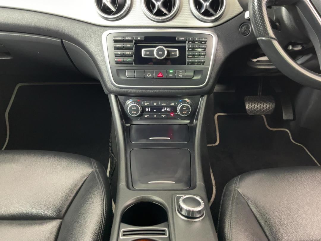 Photo '18' of Mercedes-Benz CLA