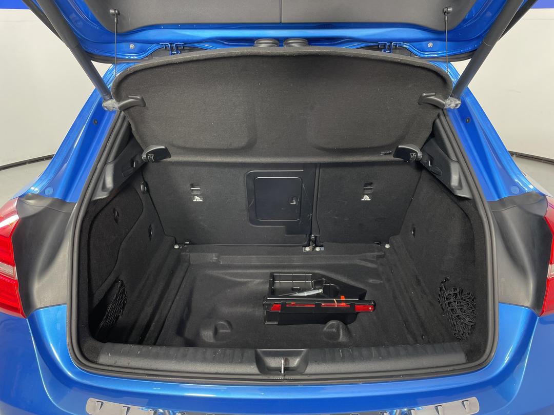 Photo '14' of Mercedes-Benz GLA180