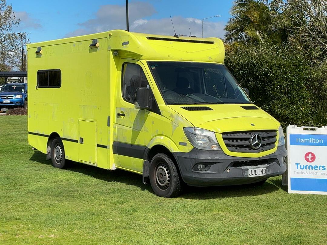 Photo '1' of Mercedes-Benz Sprinter C/C 319 CDI 3665 S Ambulance