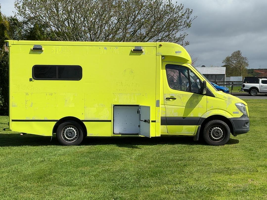 Photo '4' of Mercedes-Benz Sprinter C/C 319 CDI 3665 S Ambulance
