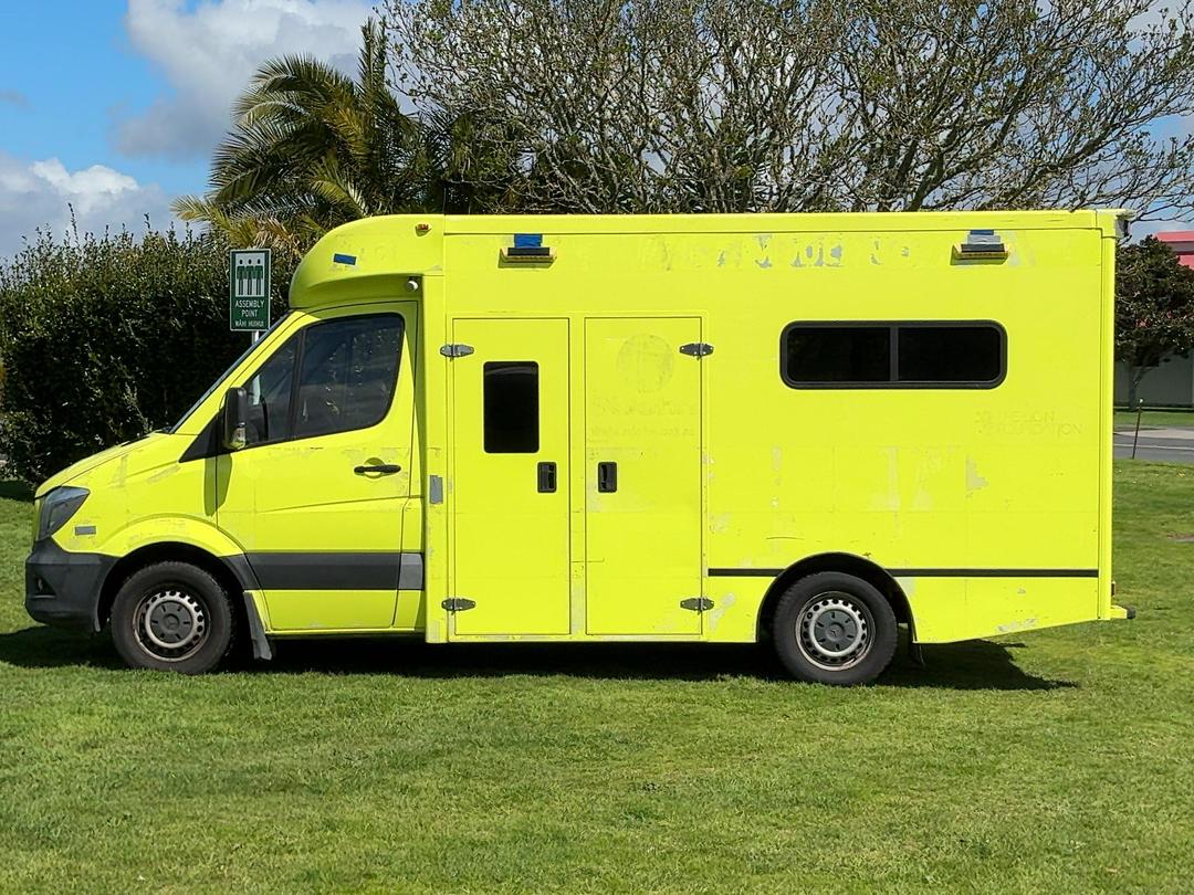 Photo '10' of Mercedes-Benz Sprinter C/C 319 CDI 3665 S Ambulance