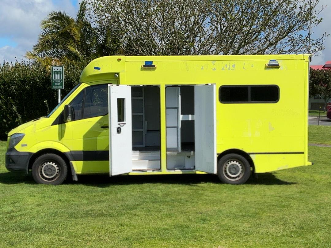 Photo '11' of Mercedes-Benz Sprinter C/C 319 CDI 3665 S Ambulance