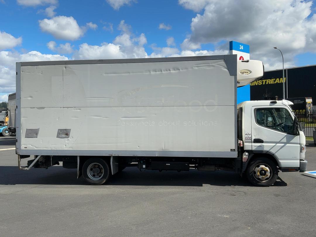 Photo '3' of Mitsubishi Fuso Canter FEC85H2 EURO 5 Chiller