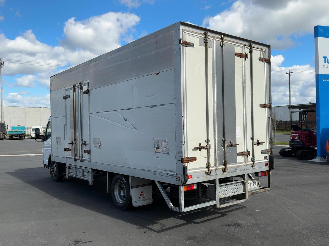 Photo '6' of Mitsubishi Fuso Canter FEC85H2 EURO 5 Chiller