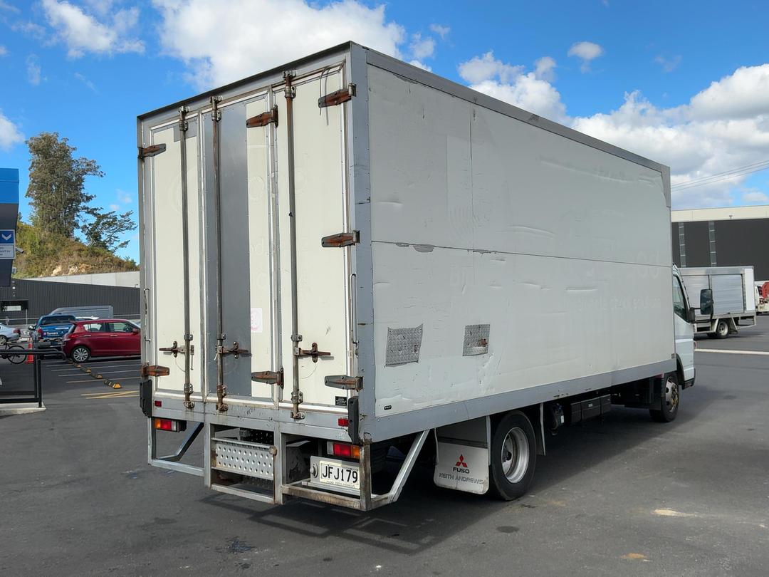 Photo '4' of Mitsubishi Fuso Canter FEC85H2 EURO 5 Chiller