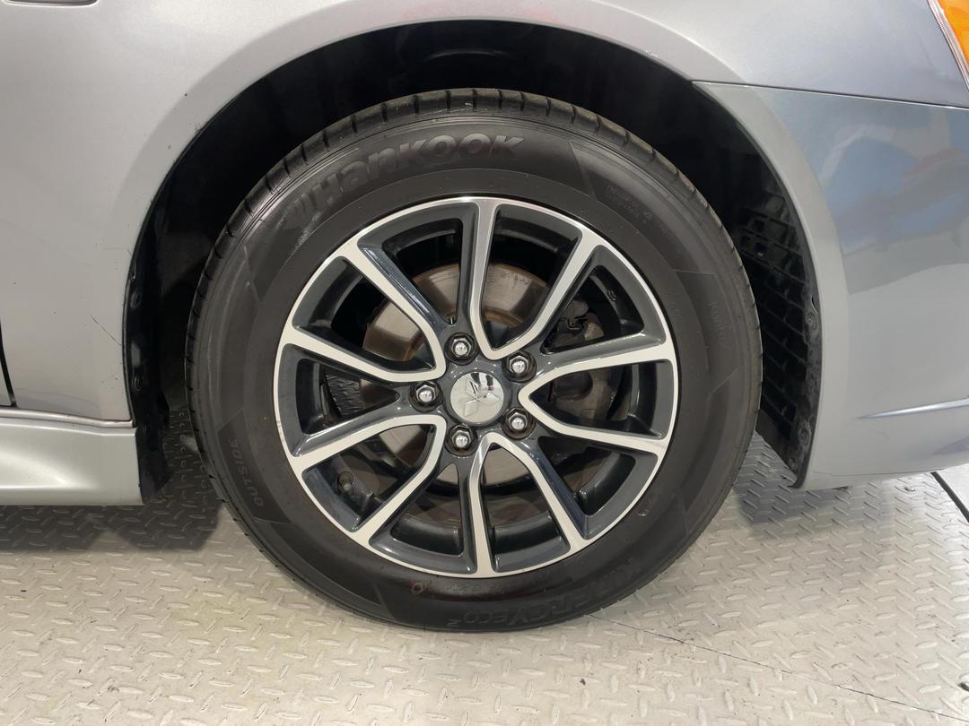 Photo '9' of Mitsubishi Lancer