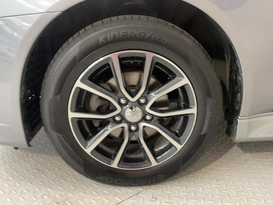 Photo '10' of Mitsubishi Lancer