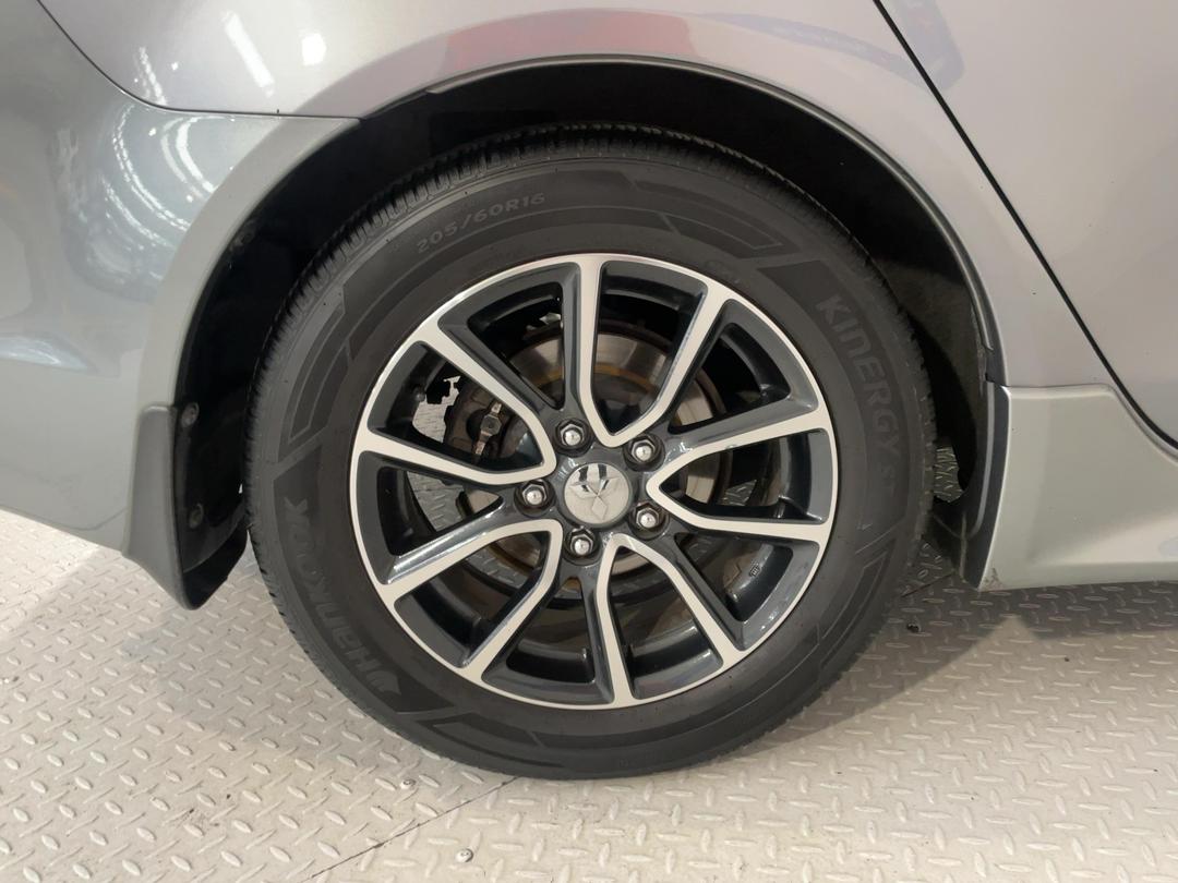 Photo '12' of Mitsubishi Lancer