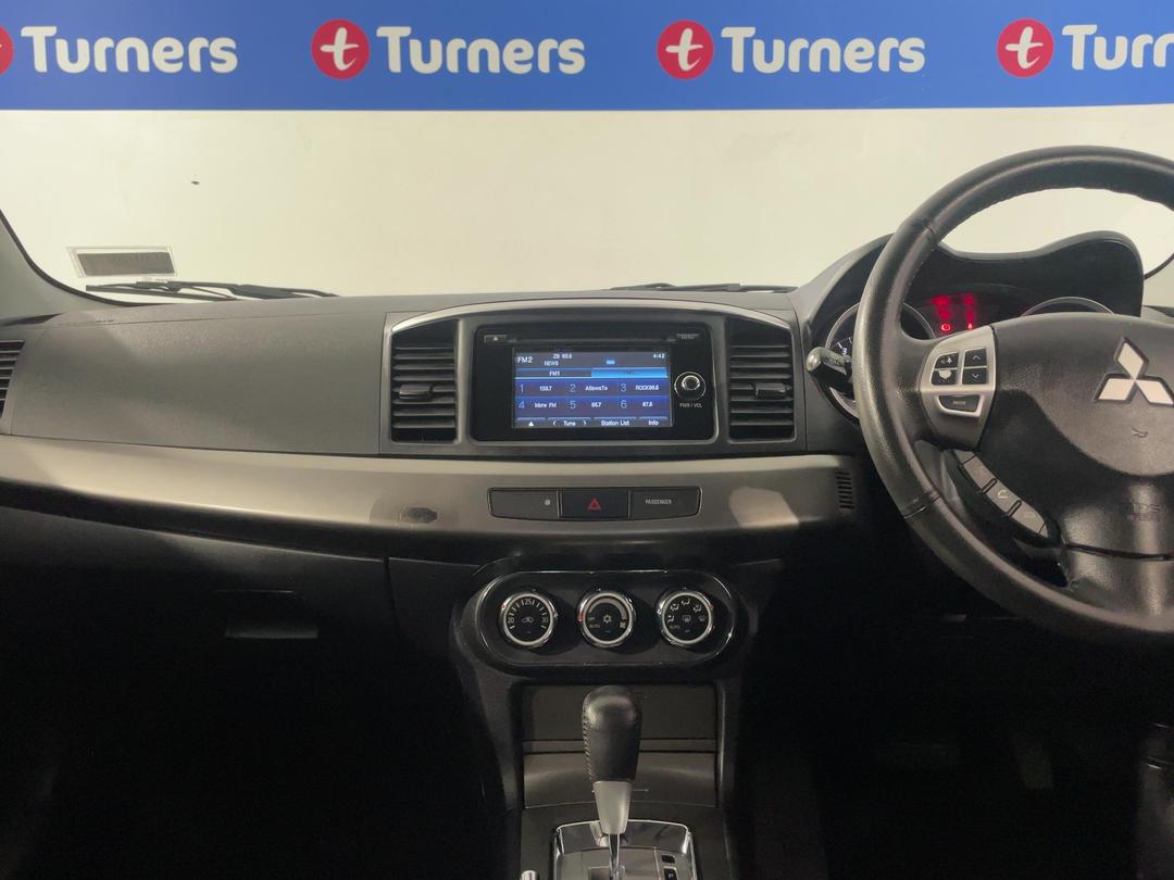 Photo '18' of Mitsubishi Lancer