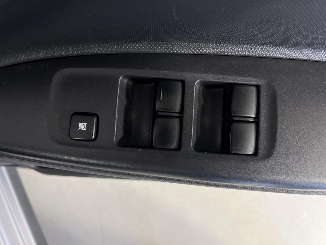 Photo '24' of Mitsubishi Mirage