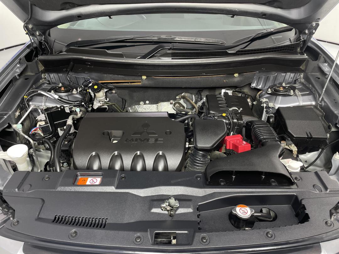 Photo '13' of Mitsubishi Outlander