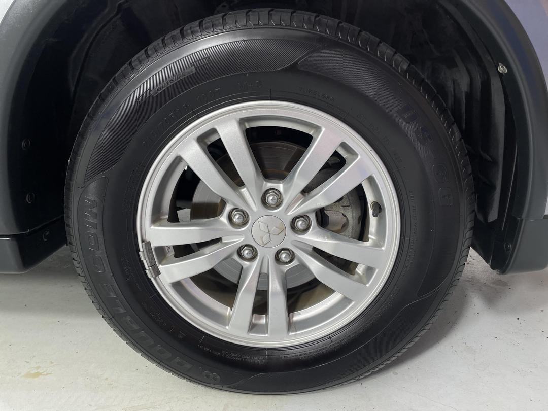 Photo '9' of Mitsubishi Outlander