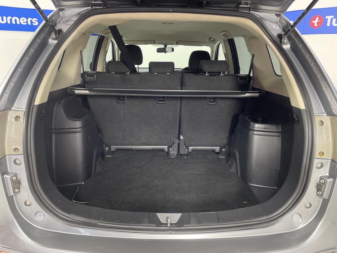 Photo '14' of Mitsubishi Outlander