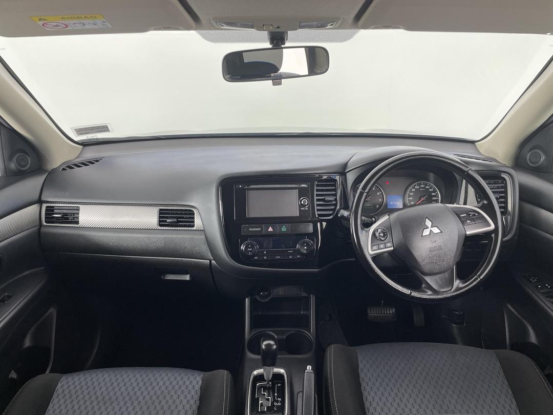 Photo '17' of Mitsubishi Outlander