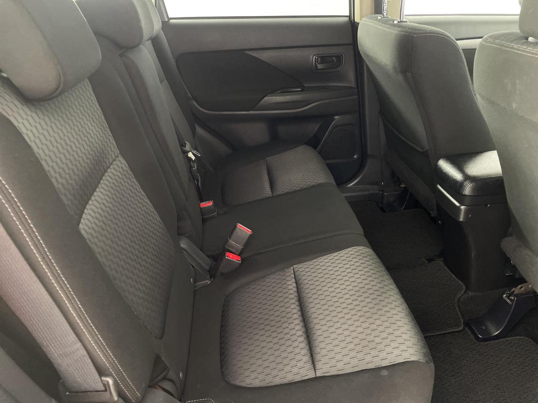 Photo '20' of Mitsubishi Outlander