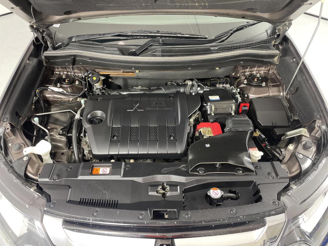 Photo '13' of Mitsubishi Outlander