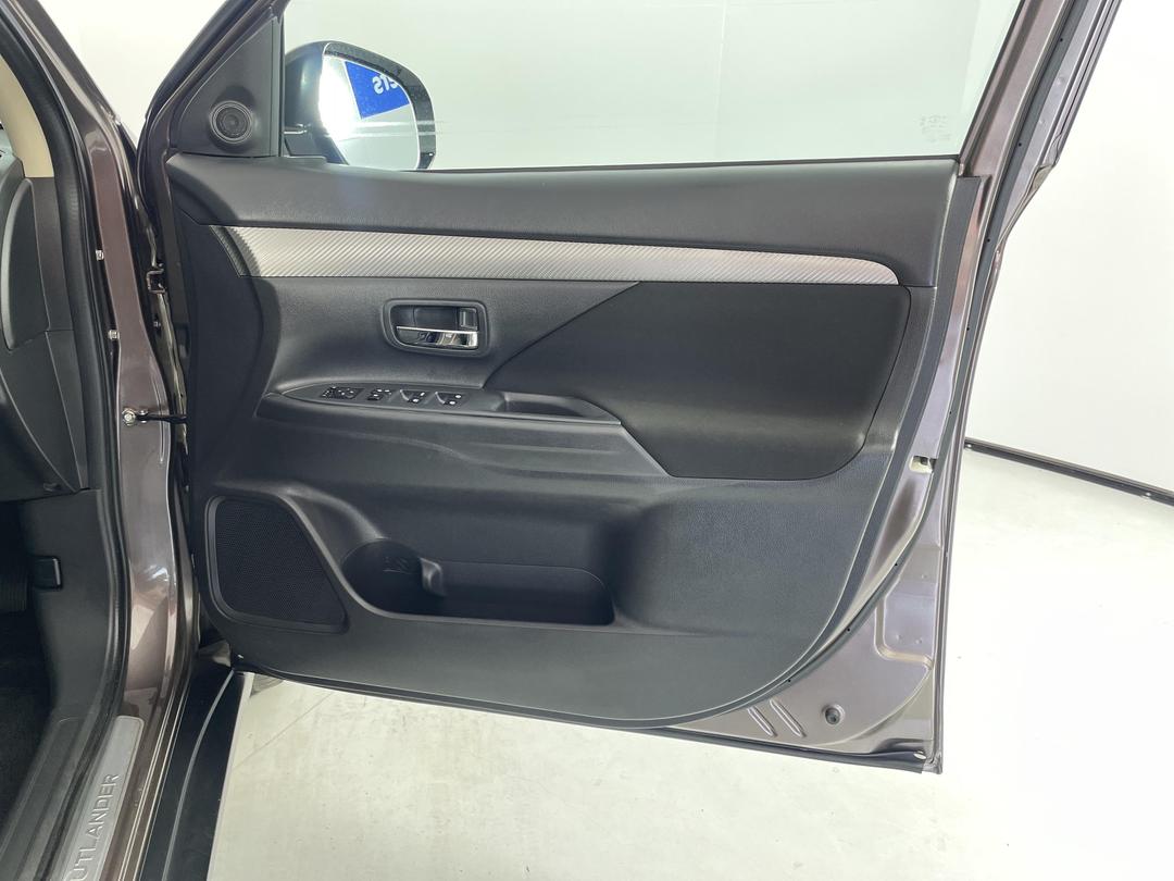 Photo '15' of Mitsubishi Outlander