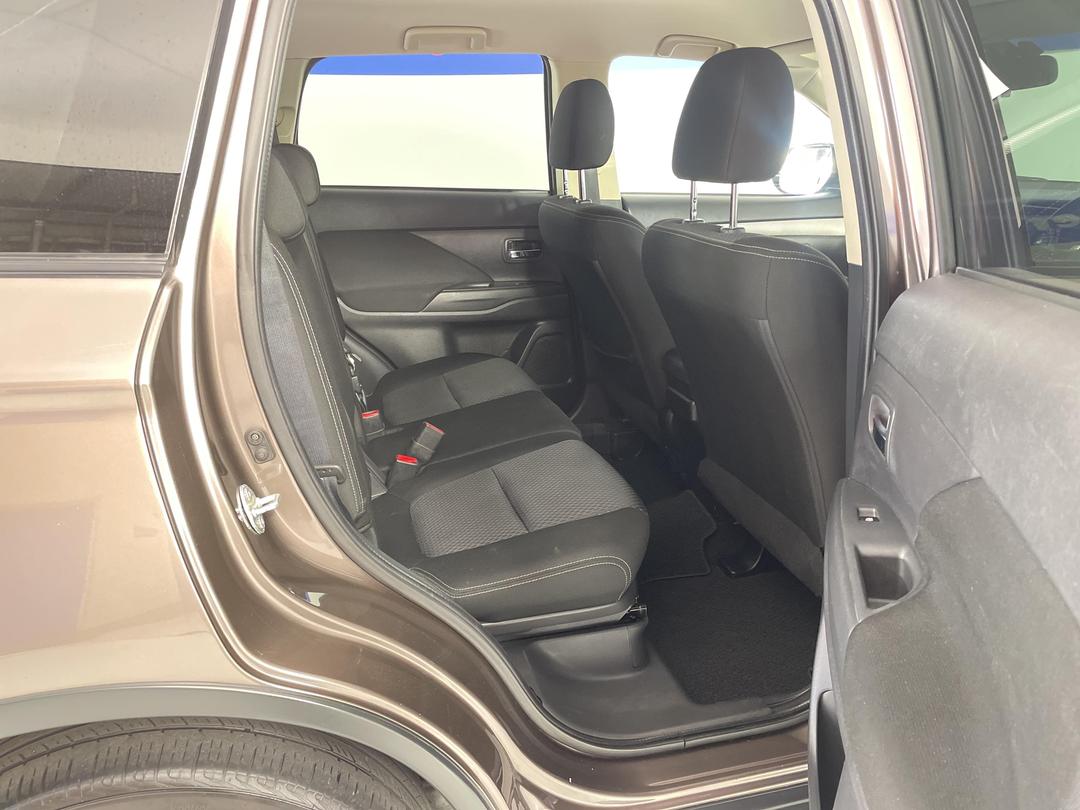 Photo '20' of Mitsubishi Outlander