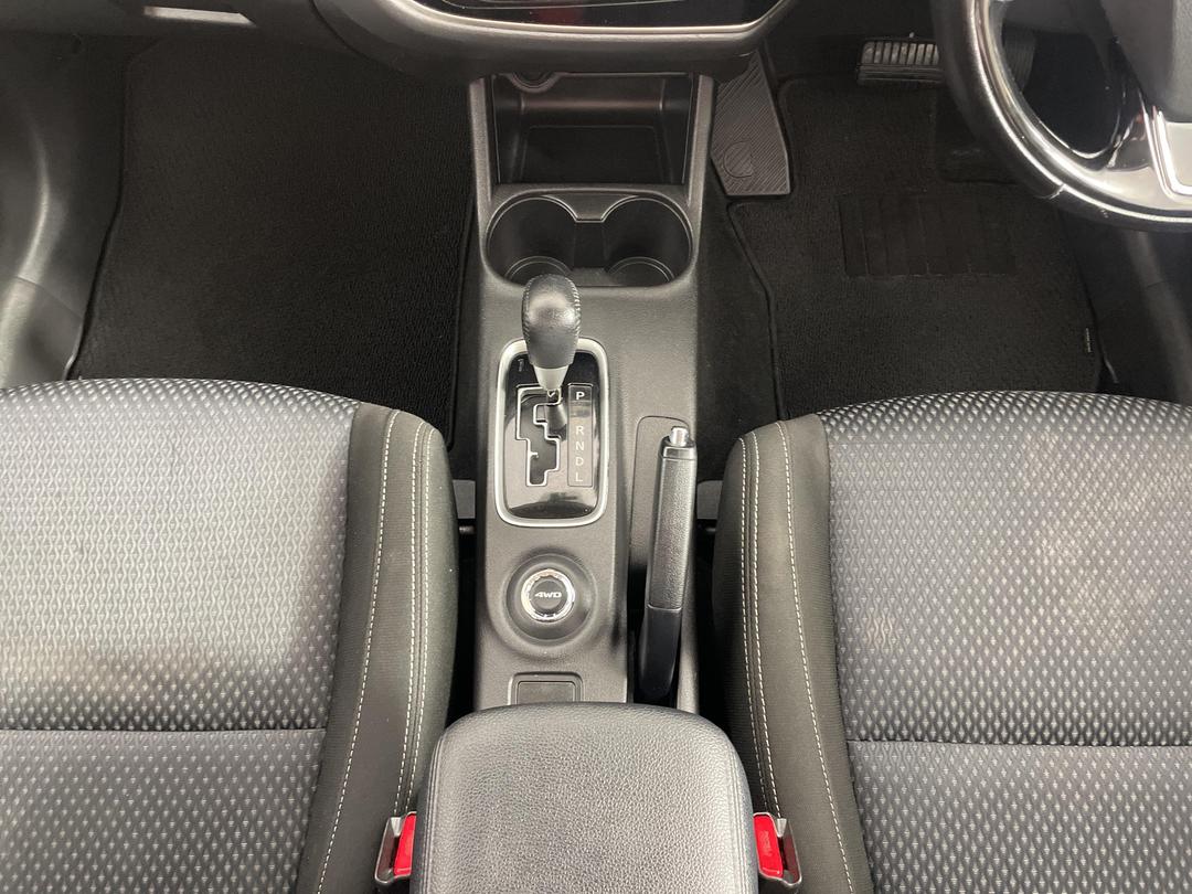 Photo '18' of Mitsubishi Outlander