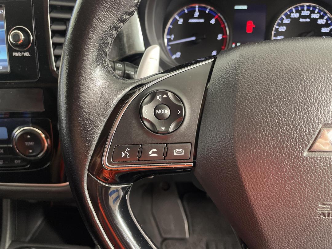 Photo '23' of Mitsubishi Outlander