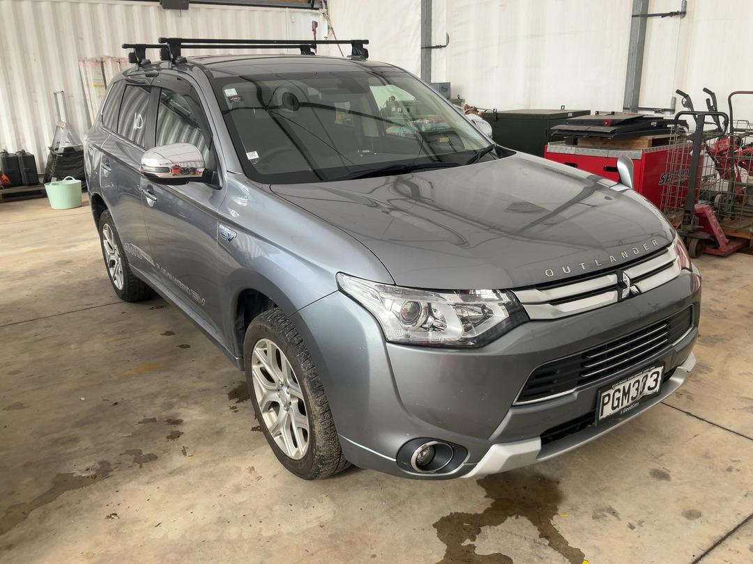 Photo '2' of Mitsubishi Outlander Phev