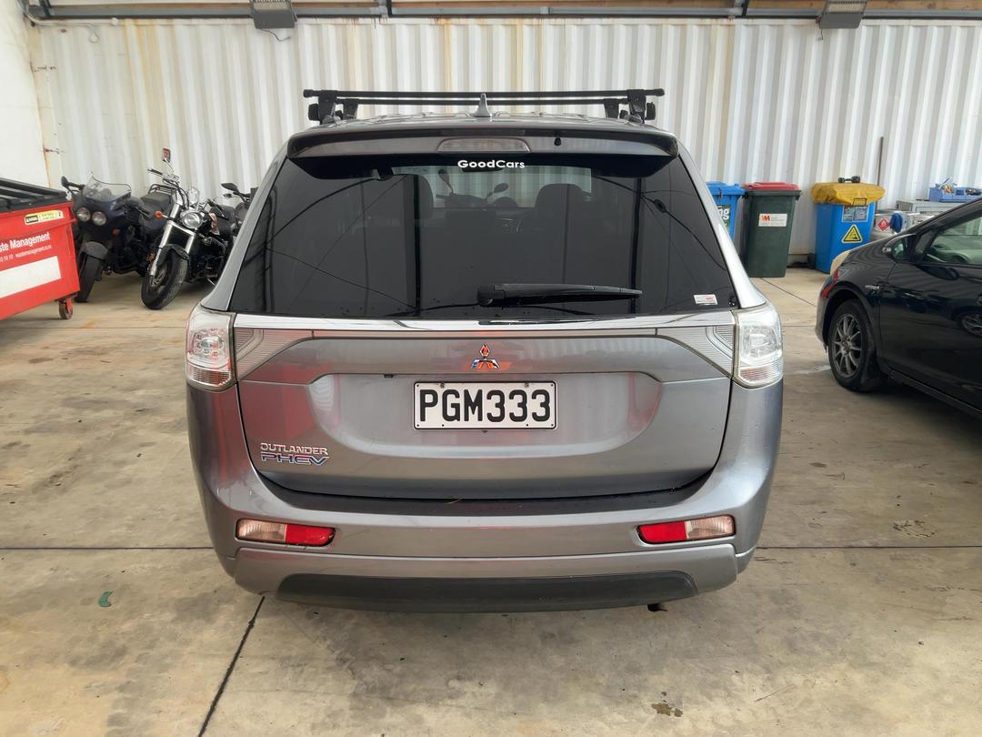 Photo '6' of Mitsubishi Outlander Phev