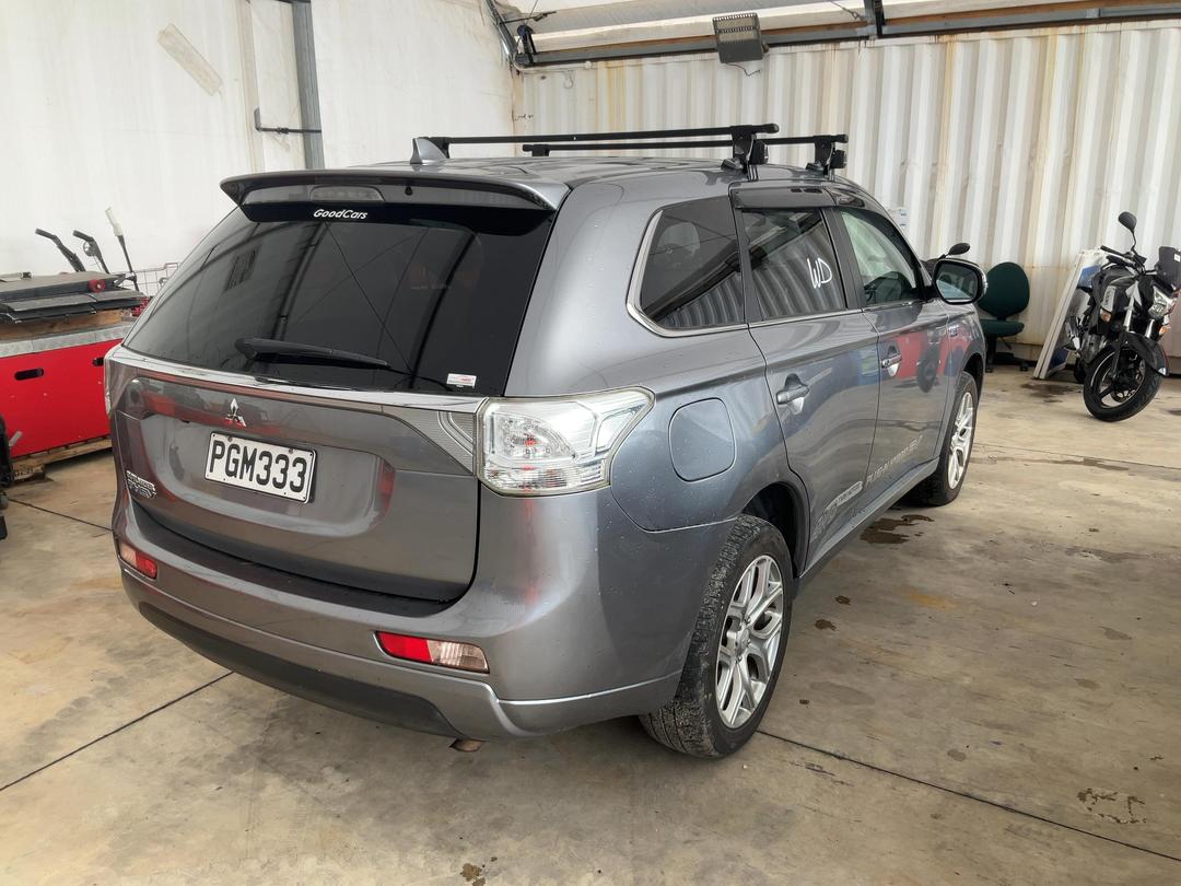 Photo '7' of Mitsubishi Outlander Phev