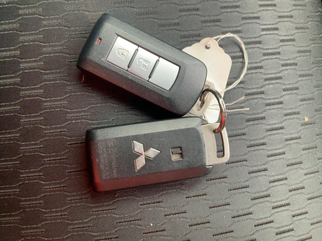 Photo '14' of Mitsubishi Outlander Phev