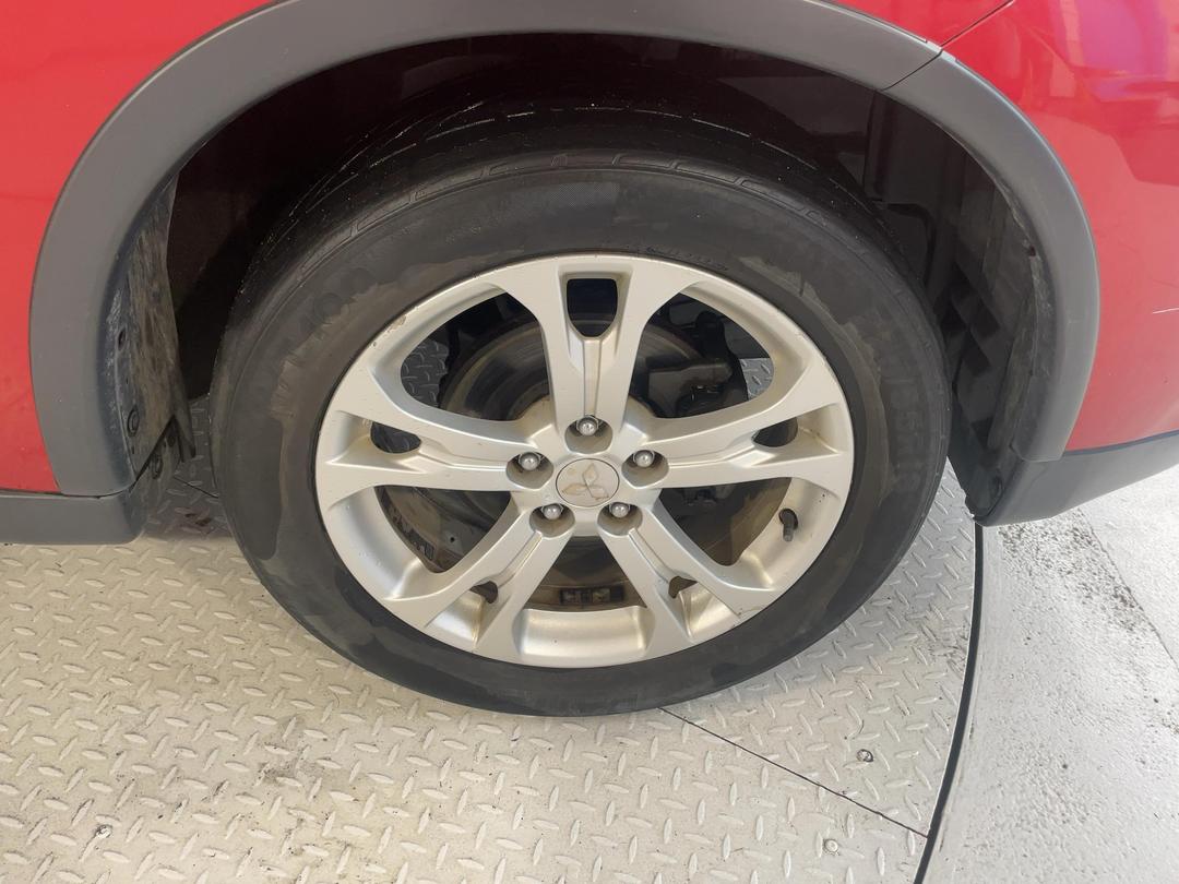 Photo '9' of Mitsubishi Outlander