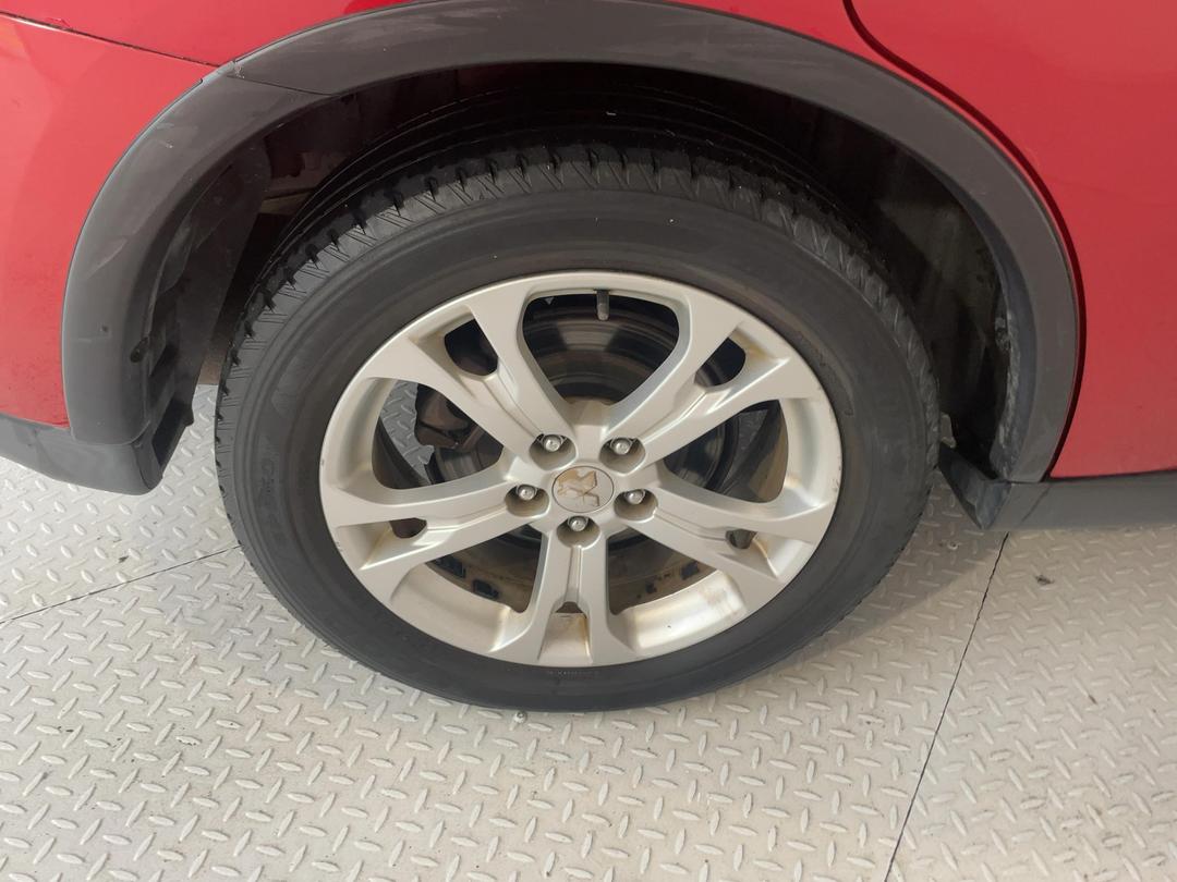Photo '12' of Mitsubishi Outlander