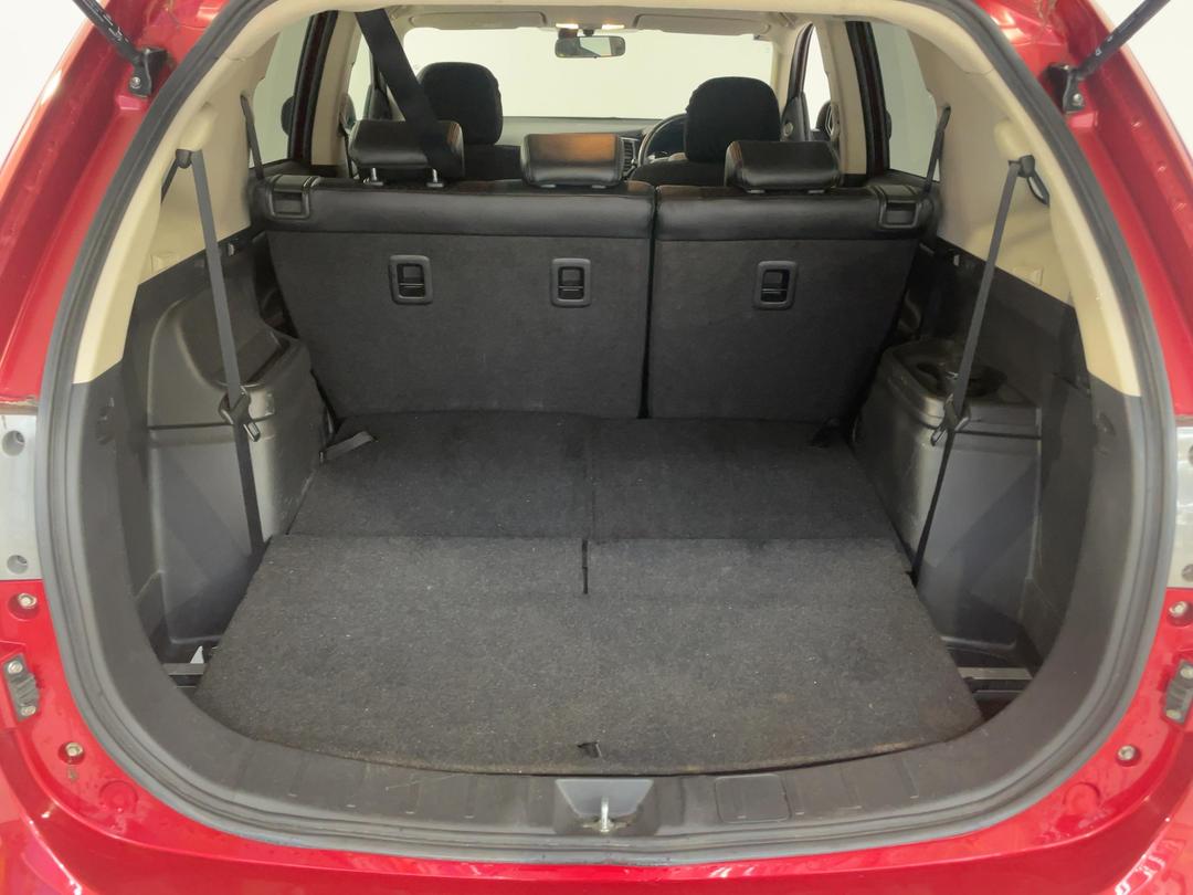 Photo '14' of Mitsubishi Outlander
