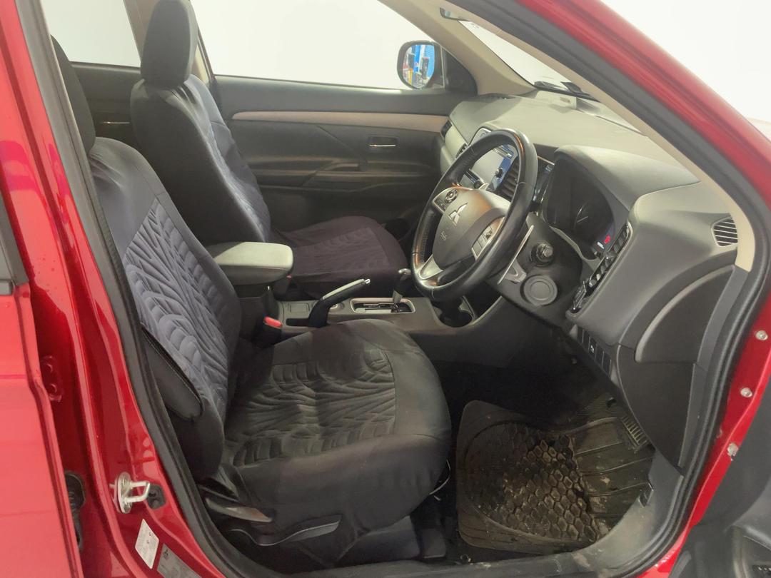 Photo '16' of Mitsubishi Outlander