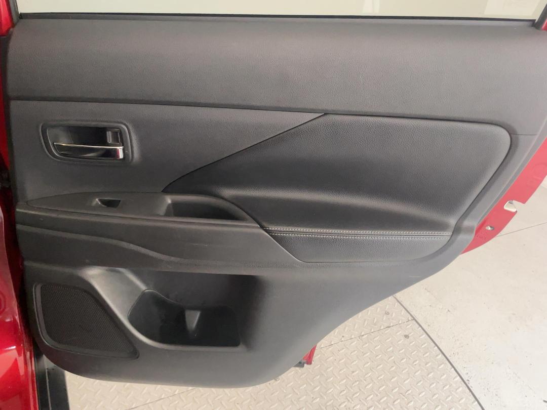 Photo '19' of Mitsubishi Outlander