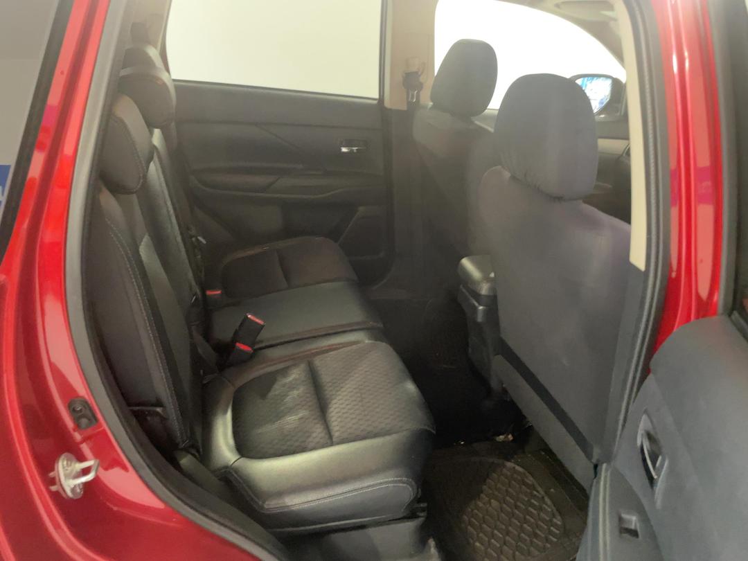Photo '20' of Mitsubishi Outlander
