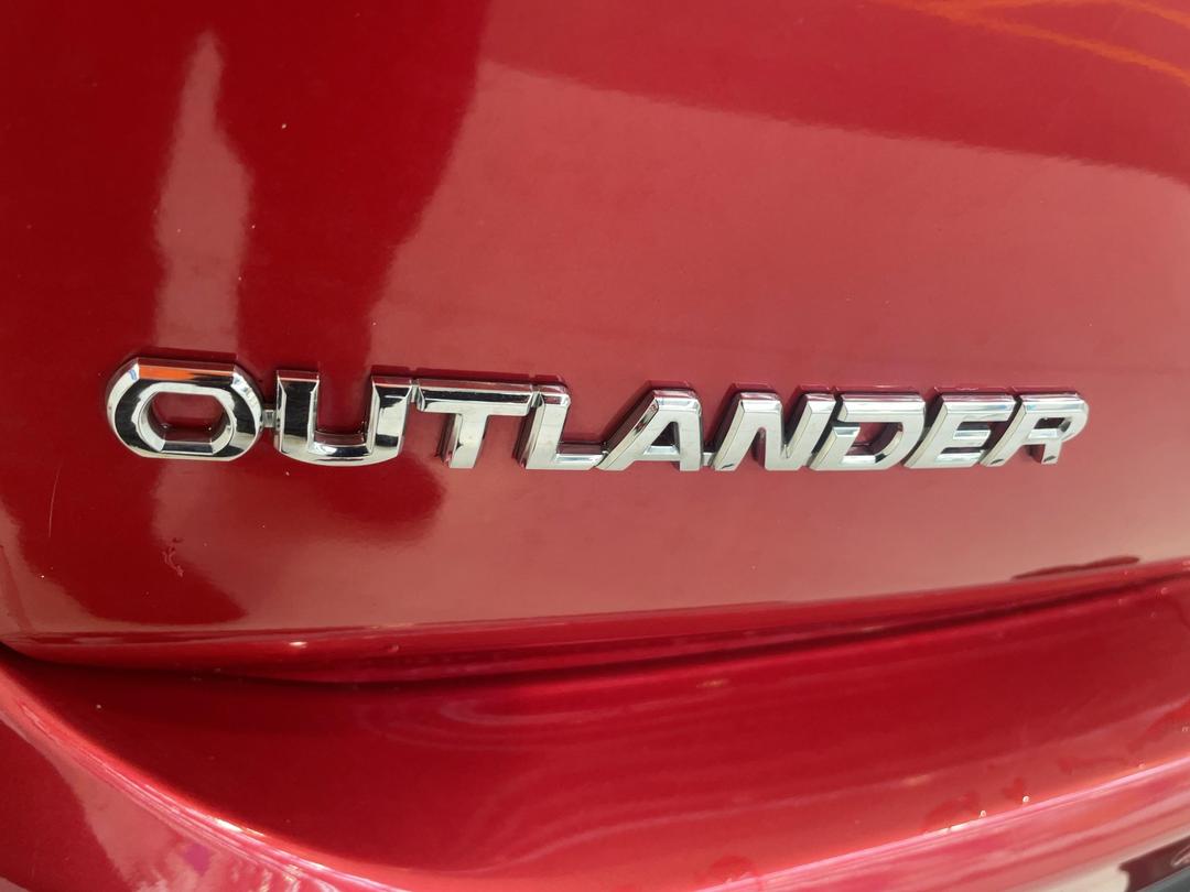 Photo '36' of Mitsubishi Outlander