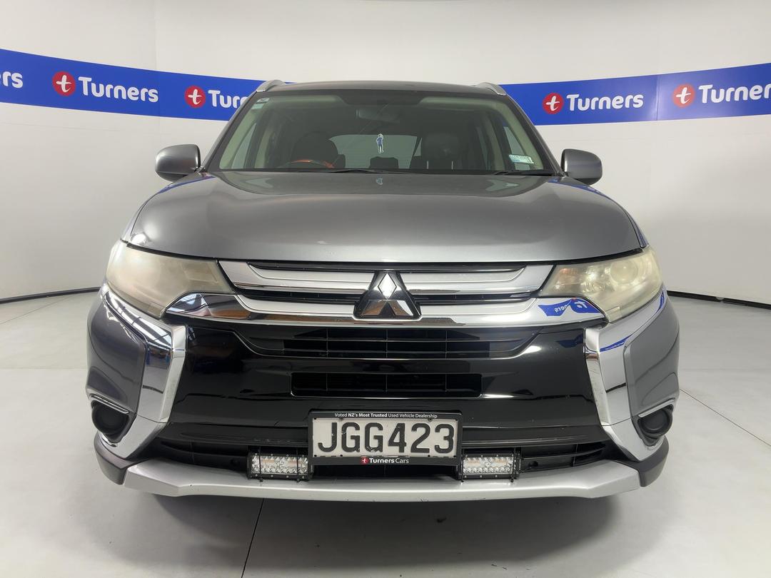 Photo '2' of Mitsubishi Outlander