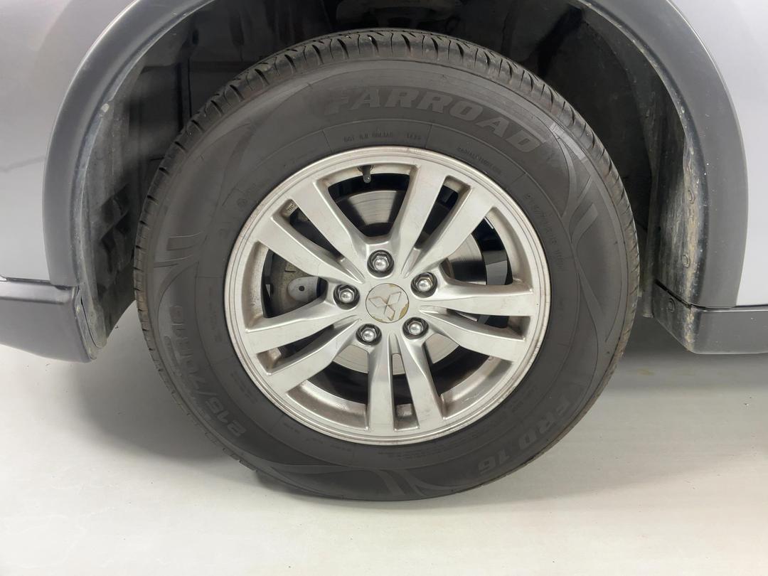 Photo '10' of Mitsubishi Outlander